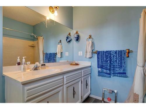 271058 Range Road 22, Rural Rocky View County, AB - Indoor Photo Showing Bathroom