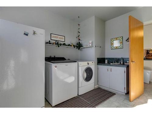 271058 Range Road 22, Rural Rocky View County, AB - Indoor Photo Showing Laundry Room