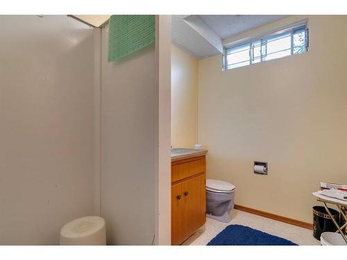 271058 Range Road 22, Rural Rocky View County, AB - Indoor Photo Showing Bathroom