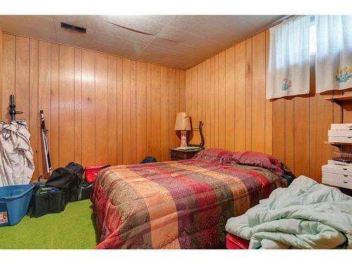 271058 Range Road 22, Rural Rocky View County, AB - Indoor Photo Showing Bedroom