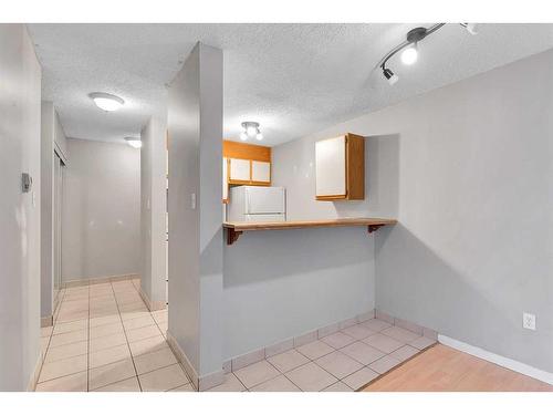 203-431 1 Avenue Ne, Calgary, AB - Indoor Photo Showing Other Room