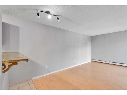 203-431 1 Avenue Ne, Calgary, AB - Indoor Photo Showing Other Room