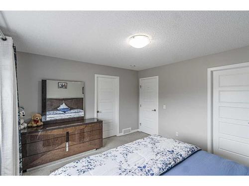 45 Legacy Glen Row Se, Calgary, AB - Indoor Photo Showing Bedroom