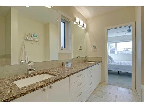 2018B 26A Street Sw, Calgary, AB - Indoor Photo Showing Bathroom