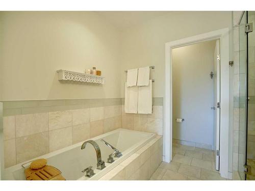 2018B 26A Street Sw, Calgary, AB - Indoor Photo Showing Bathroom