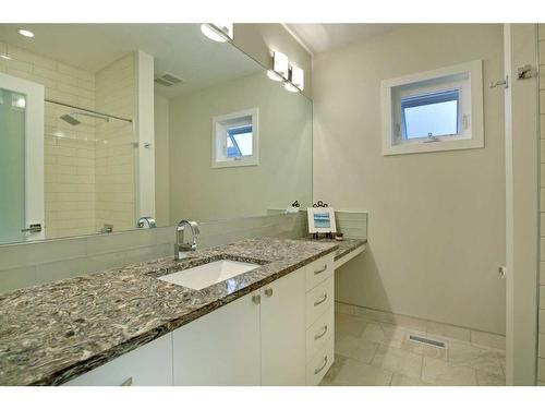 2018B 26A Street Sw, Calgary, AB - Indoor Photo Showing Bathroom