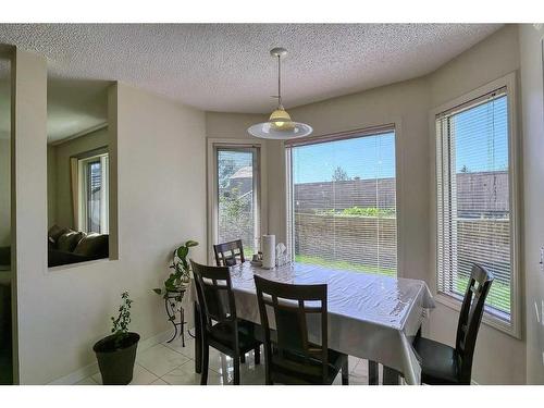 250 Coral Keys Court Ne, Calgary, AB - Indoor Photo Showing Dining Room