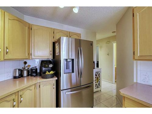 250 Coral Keys Court Ne, Calgary, AB - Indoor Photo Showing Kitchen