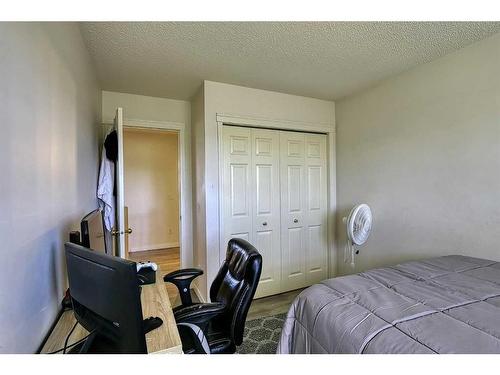 250 Coral Keys Court Ne, Calgary, AB - Indoor Photo Showing Bedroom