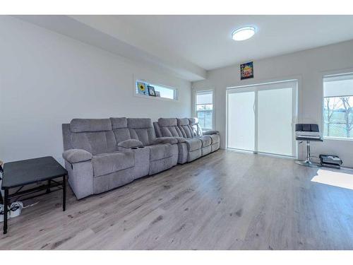 106-116 Saddlestone Heath Ne, Calgary, AB - Indoor Photo Showing Living Room