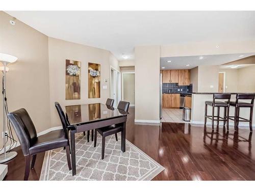 2302-1078 6 Avenue Sw, Calgary, AB - Indoor Photo Showing Dining Room