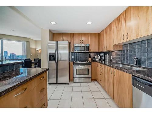 2302-1078 6 Avenue Sw, Calgary, AB - Indoor Photo Showing Kitchen With Stainless Steel Kitchen With Double Sink