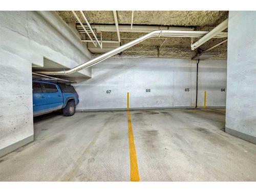 2302-1078 6 Avenue Sw, Calgary, AB - Indoor Photo Showing Garage