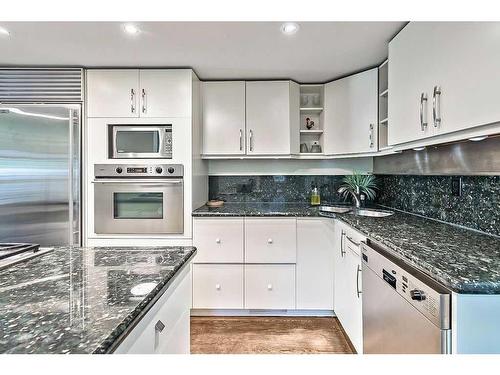 3619 3 Street Sw, Calgary, AB - Indoor Photo Showing Kitchen With Upgraded Kitchen