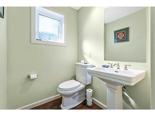 3619 3 Street Sw, Calgary, AB - Indoor Photo Showing Bathroom