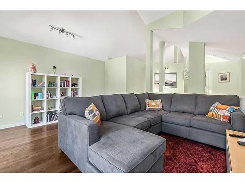 3619 3 Street Sw, Calgary, AB - Indoor Photo Showing Living Room