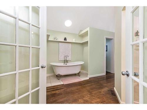 3619 3 Street Sw, Calgary, AB - Indoor Photo Showing Bathroom