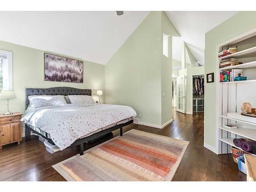 3619 3 Street Sw, Calgary, AB - Indoor Photo Showing Bedroom