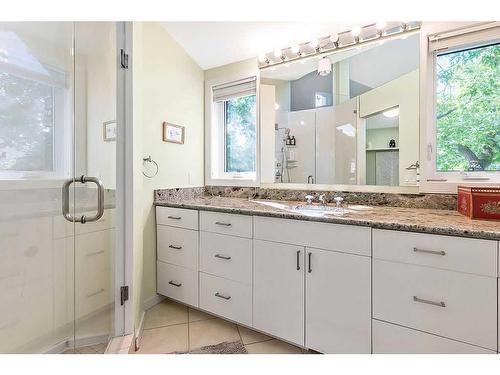 3619 3 Street Sw, Calgary, AB - Indoor Photo Showing Bathroom