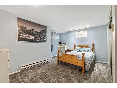 3619 3 Street Sw, Calgary, AB - Indoor Photo Showing Bedroom