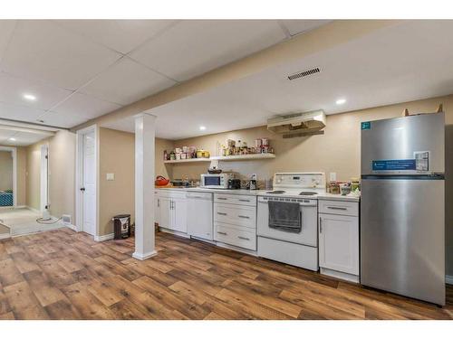 99 Abalone Way Ne, Calgary, AB - Indoor Photo Showing Kitchen