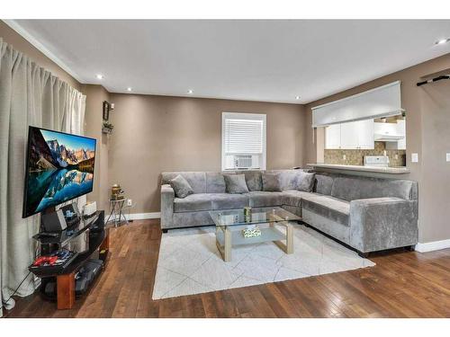 4 Tarington Link Ne, Calgary, AB - Indoor Photo Showing Living Room