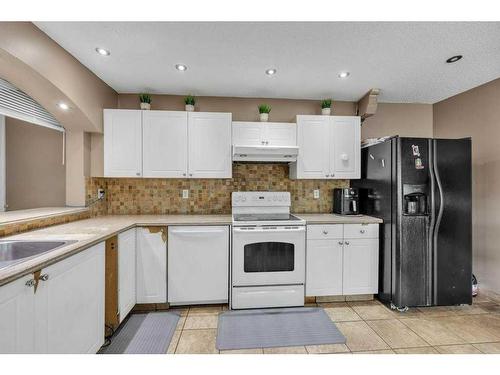 4 Tarington Link Ne, Calgary, AB - Indoor Photo Showing Kitchen