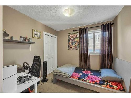 4 Tarington Link Ne, Calgary, AB - Indoor Photo Showing Bedroom