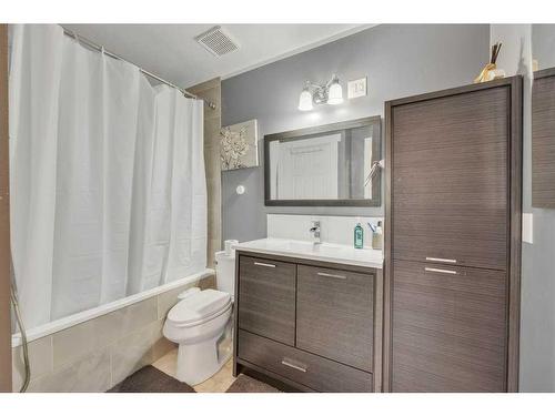 4 Tarington Link Ne, Calgary, AB - Indoor Photo Showing Bathroom