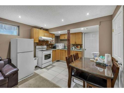 4 Tarington Link Ne, Calgary, AB - Indoor Photo Showing Kitchen