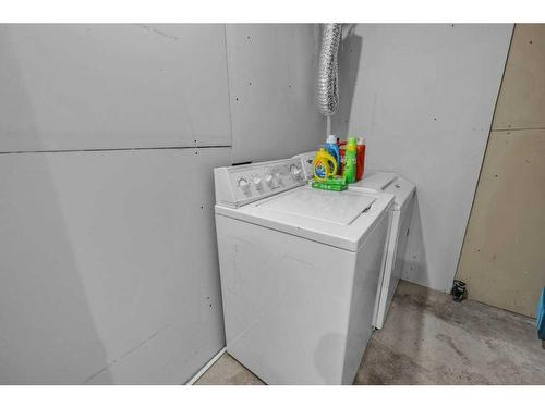 4 Tarington Link Ne, Calgary, AB - Indoor Photo Showing Laundry Room