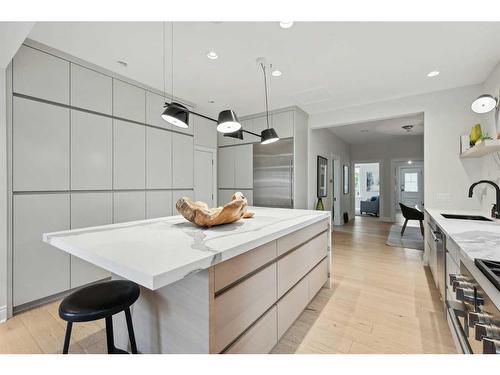 437 12 Street Nw, Calgary, AB - Indoor Photo Showing Kitchen With Upgraded Kitchen