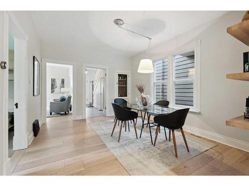 437 12 Street Nw, Calgary, AB - Indoor Photo Showing Dining Room