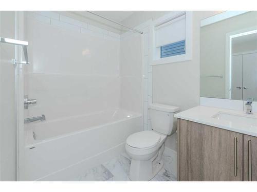 191 Homestead Park Ne, Calgary, AB - Indoor Photo Showing Bathroom