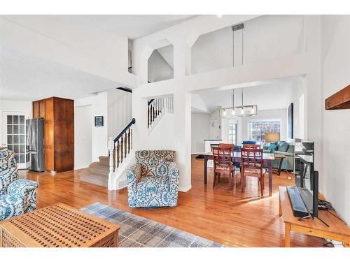 247 Citadel Park Nw, Calgary, AB - Indoor Photo Showing Living Room