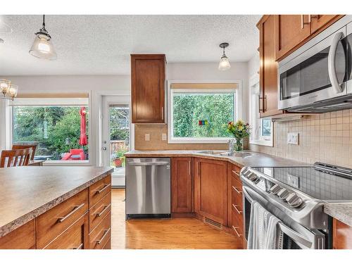 247 Citadel Park Nw, Calgary, AB - Indoor Photo Showing Kitchen