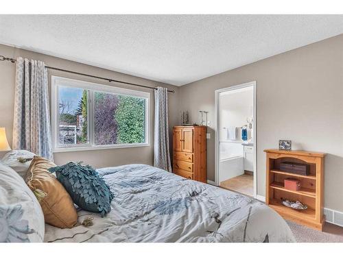 247 Citadel Park Nw, Calgary, AB - Indoor Photo Showing Bedroom