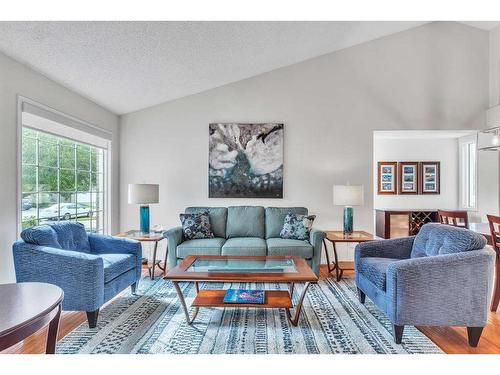 247 Citadel Park Nw, Calgary, AB - Indoor Photo Showing Living Room