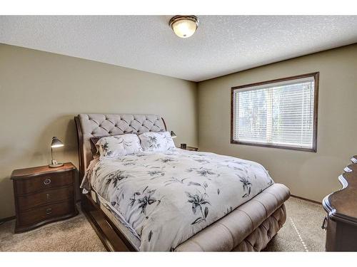 57 Eversyde Manor Sw, Calgary, AB - Indoor Photo Showing Bedroom