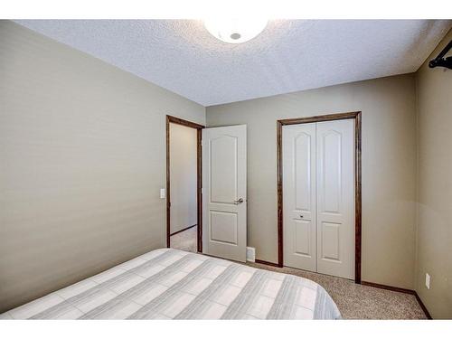 57 Eversyde Manor Sw, Calgary, AB - Indoor Photo Showing Bedroom