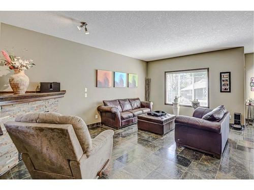 57 Eversyde Manor Sw, Calgary, AB - Indoor Photo Showing Living Room