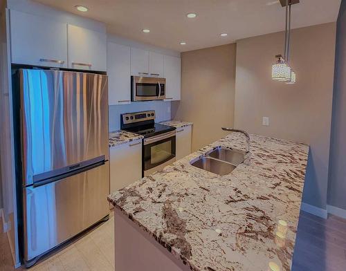 808-225 11 Avenue Se, Calgary, AB - Indoor Photo Showing Kitchen With Stainless Steel Kitchen With Double Sink With Upgraded Kitchen