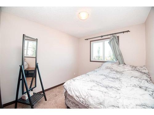 225 Auburn Crest Way Se, Calgary, AB - Indoor Photo Showing Bedroom