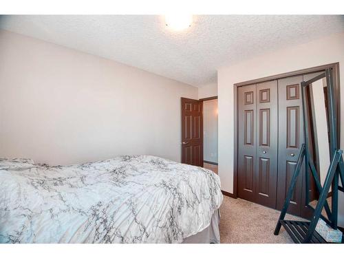 225 Auburn Crest Way Se, Calgary, AB - Indoor Photo Showing Bedroom