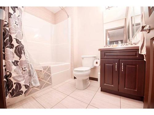 225 Auburn Crest Way Se, Calgary, AB - Indoor Photo Showing Bathroom