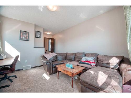 225 Auburn Crest Way Se, Calgary, AB - Indoor Photo Showing Living Room