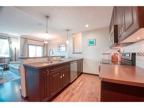 225 Auburn Crest Way Se, Calgary, AB - Indoor Photo Showing Kitchen