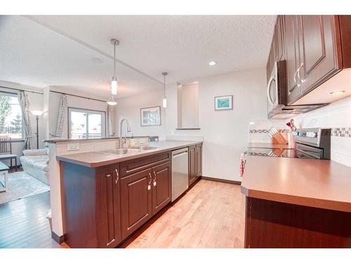 225 Auburn Crest Way Se, Calgary, AB - Indoor Photo Showing Kitchen