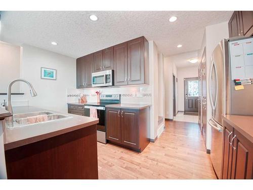 225 Auburn Crest Way Se, Calgary, AB - Indoor Photo Showing Kitchen