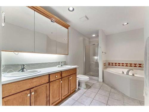 502-59 22 Avenue Sw, Calgary, AB - Indoor Photo Showing Bathroom